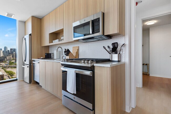 Building Photo - 901 W Blackhawk St