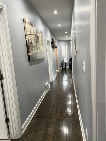 Building Photo - 1059 N Mayfield Ave