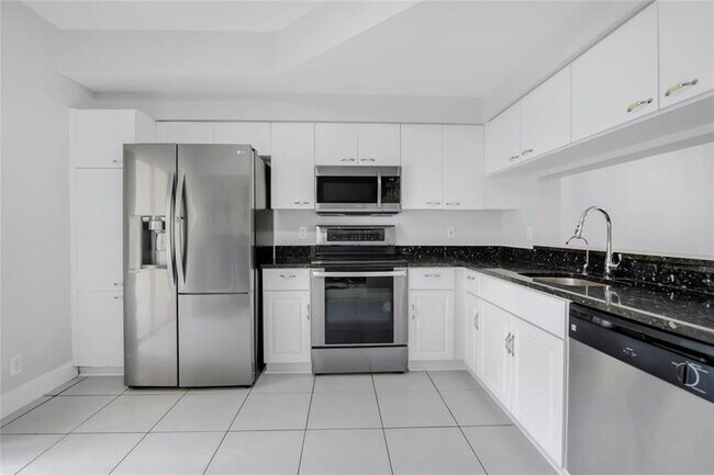Building Photo - 9968 NW 57th Manor