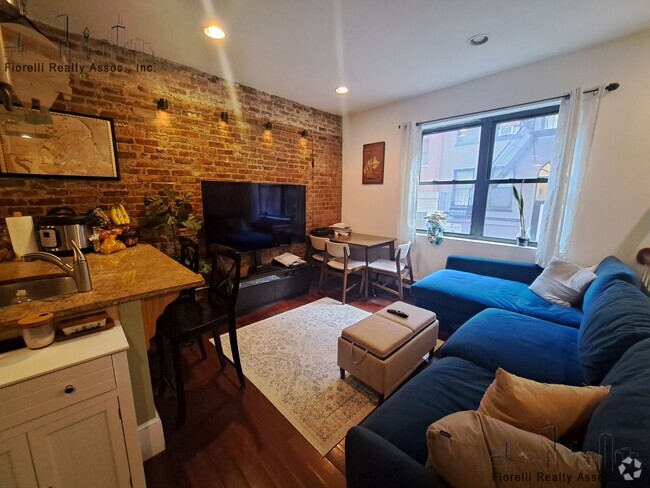 Building Photo - 22 Henchman St