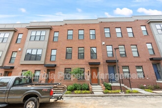 Building Photo - 14 Mural Walk NE