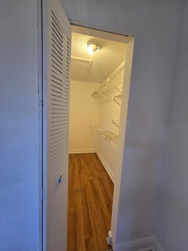 Building Photo - 1241 SW 46th Ave