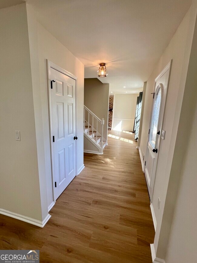 Building Photo - 2907 Clearbrook Dr