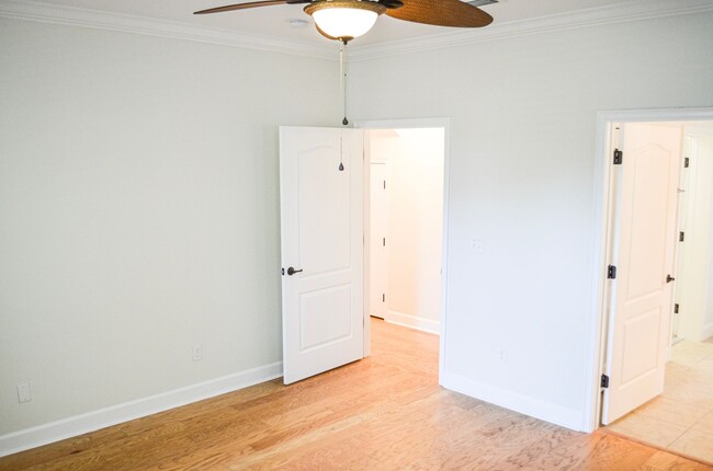 Building Photo - Gorgeous remodeled 3-bedroom, 2.5 bath hom...