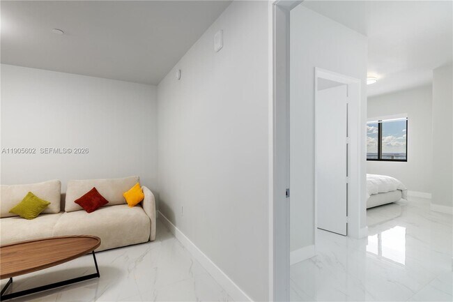 Building Photo - 700 NE 24th St