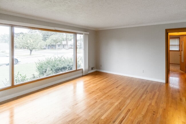 Building Photo - 1214 E 43rd Ave