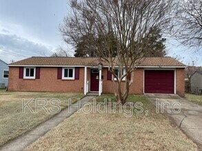 Building Photo - 1515 Cronin Dr