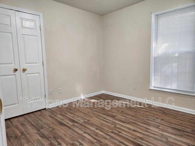 Building Photo - 501 Mary Charlotte Dr
