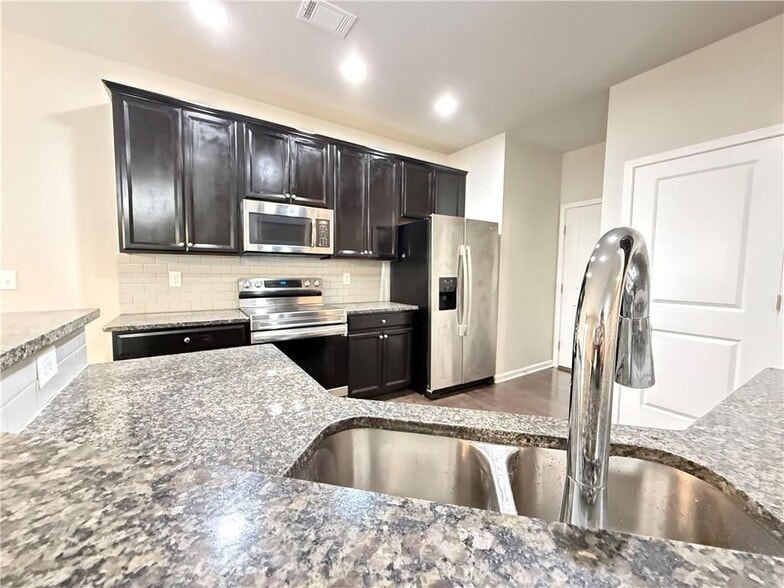 Building Photo - 1739 Charcoal Ives Rd