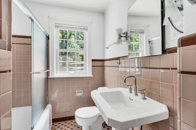 Building Photo - 5040 Stillwood Dr