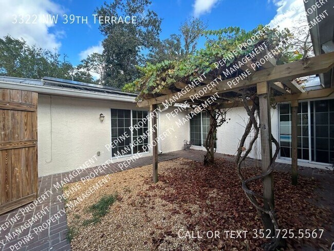 Building Photo - 3322 NW 39th Ter