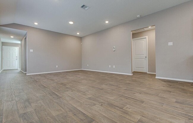 Building Photo - 303 Euclid Ln