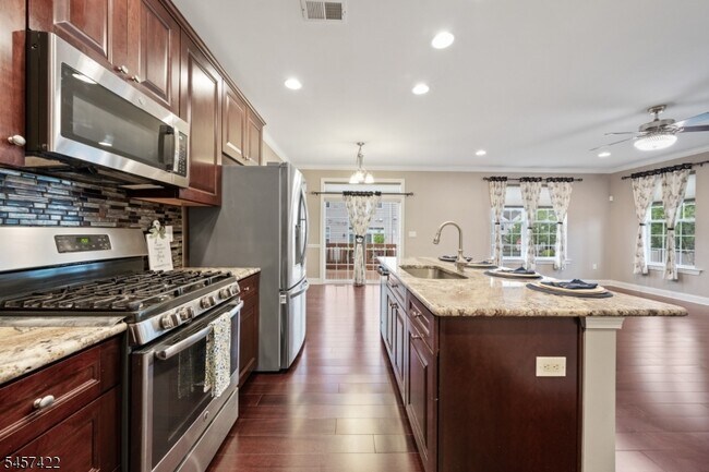 Building Photo - 33 Cortland Pl