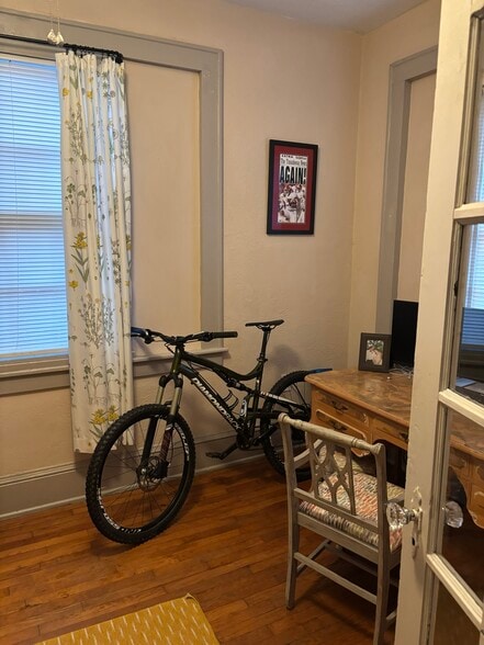 3rd Bedroom or office. - 1302 E Victory Dr