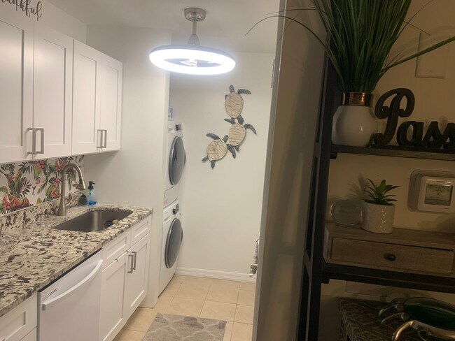 Building Photo - Coquina Key Condo