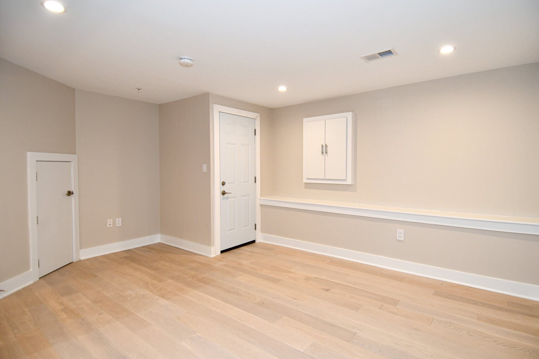 Building Photo - 901 Lawrence St NE