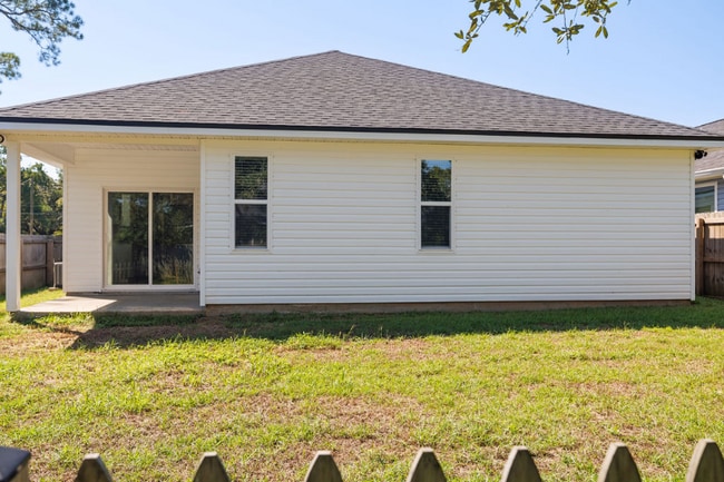 Building Photo - 2398 Fairburn St