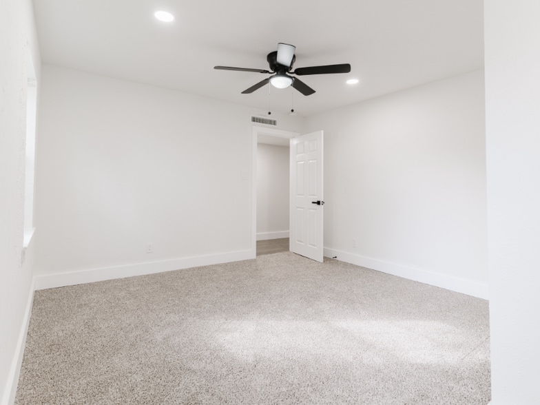 Building Photo - 7117 Chinaberry Rd