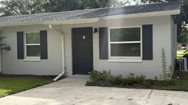 Building Photo - 1801 S Mellonville Ave