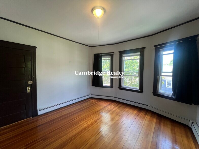 Primary Photo - 113 Columbia St