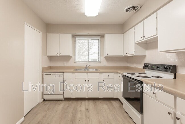 Building Photo - 4709 Gladstone St