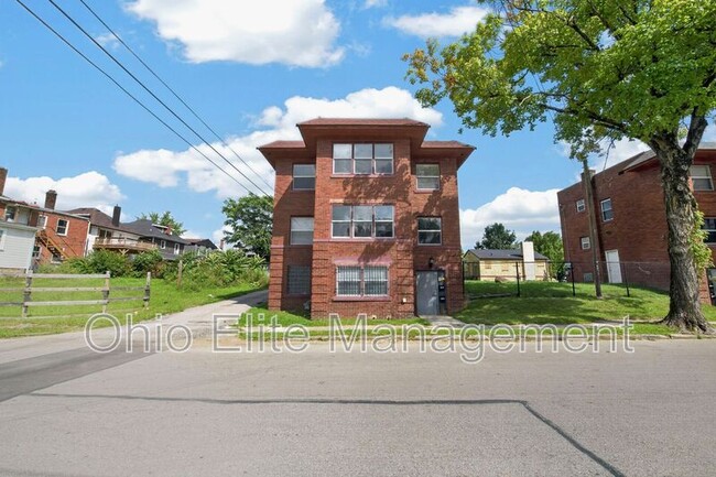 Building Photo - 1094 Oakwood Ave