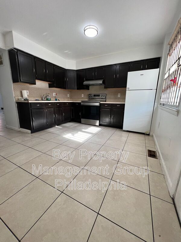 Building Photo - 1610 W Diamond St