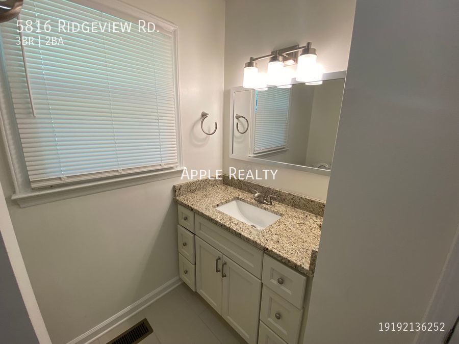 Building Photo - 5816 Ridgeview Rd