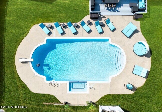 Building Photo - 16 Bridle Dr