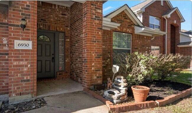 Building Photo - 6930 Atasca Creek Dr