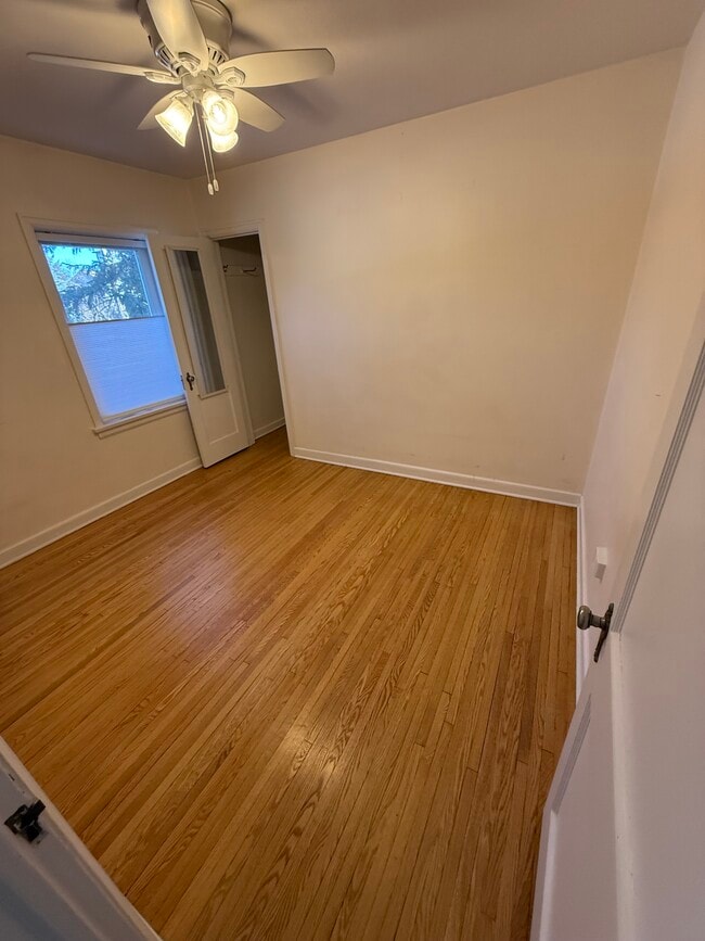 Building Photo - 815 S Lake Ave