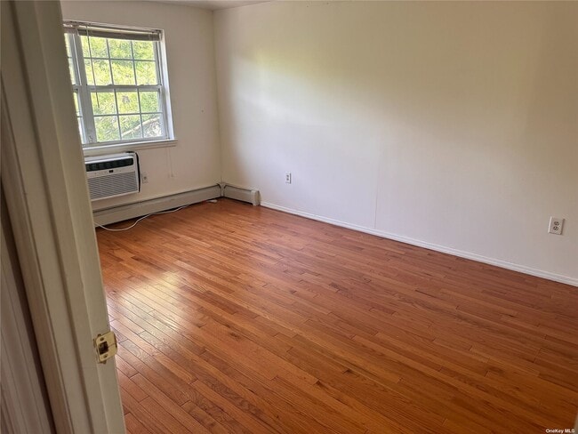 Building Photo - 82-21 Country Pointe Cir