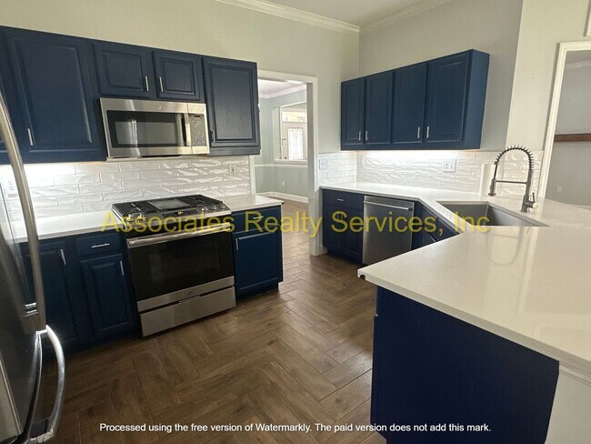 Building Photo - Beautiful Family home in Mentone!