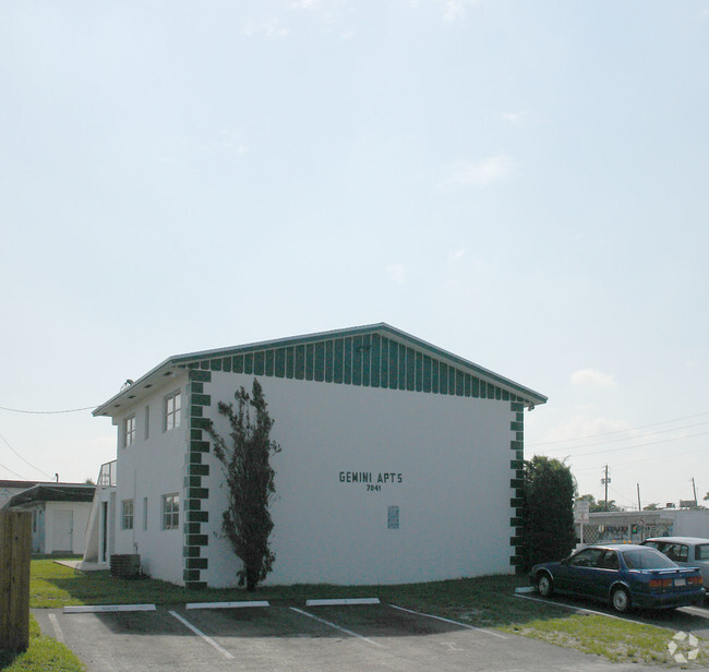 Building Photo - 7041 Pembroke Rd