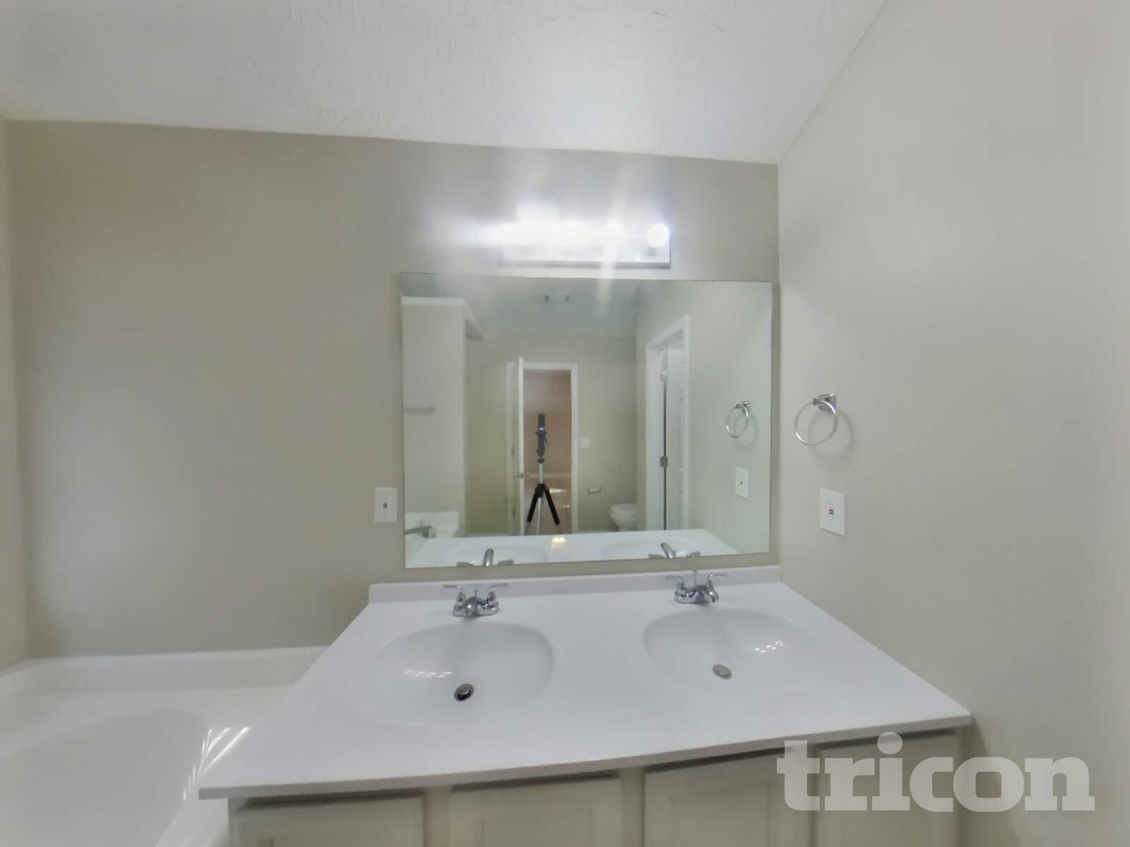 Building Photo - 262 Village Dr