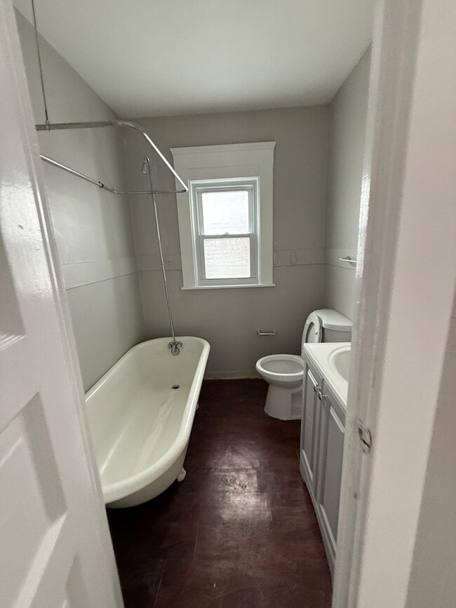 Building Photo - Cudell/West Blvd neighborhood; 4 bedroom/1 bath single family house for rent!