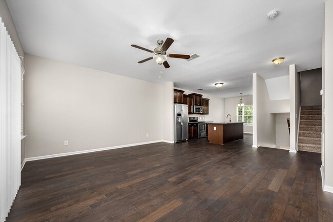 Building Photo - Luxury Townhome at the Boulevard