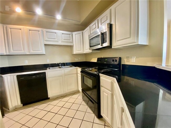 Building Photo - 11550 Southfork Ave