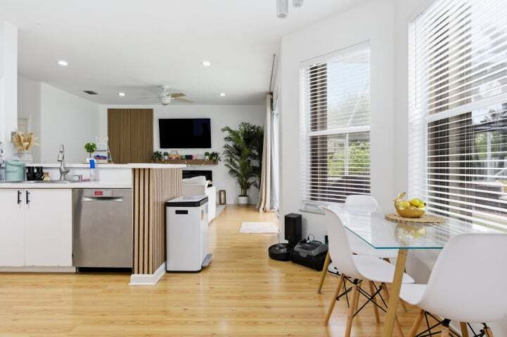 Building Photo - 7657 Thornlee Dr