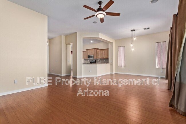 Building Photo - 737 S Sycamore Pl