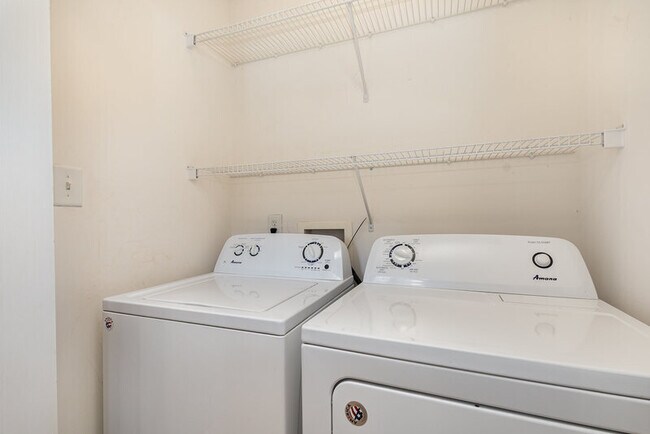 Building Photo - 13716 Riding Hill Ave