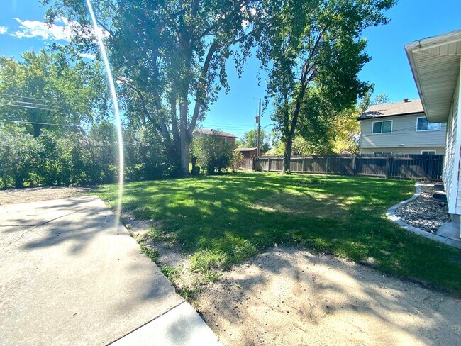 Building Photo - 2 Bedroom Duplex