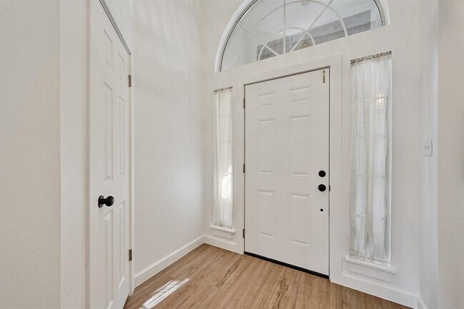 Building Photo - 2738 Winding Brook Dr