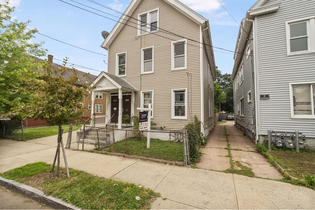 Building Photo - 354 Poplar St