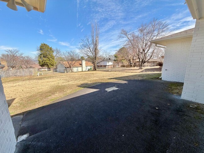 Building Photo - Beautifully Remodeled 3 Bedroom 2 Bathroom Home Available for Rent