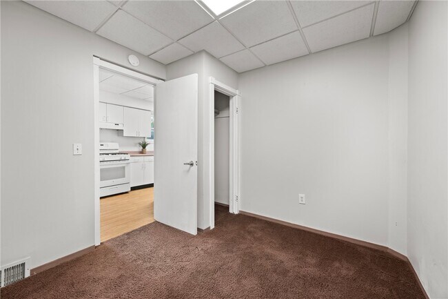 Building Photo - 142 W Ferry St