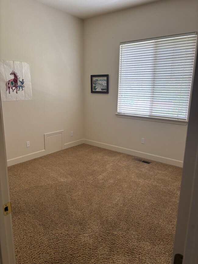 Building Photo - 6615 Aston Cir
