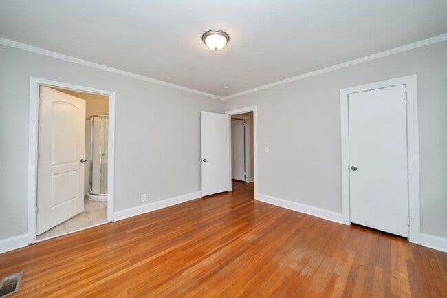 Building Photo - Beautifully Maintained 3/3 Home with Over ...