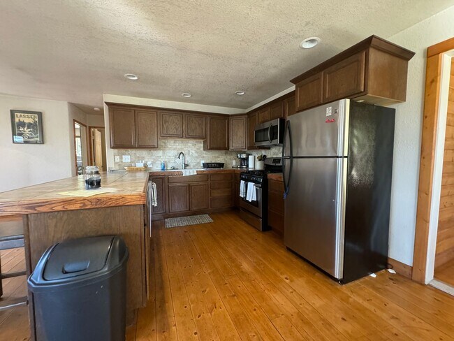 Building Photo - 3992 CA-147