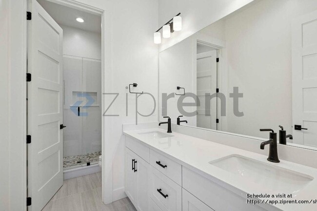 Building Photo - 1028 Brown Ave